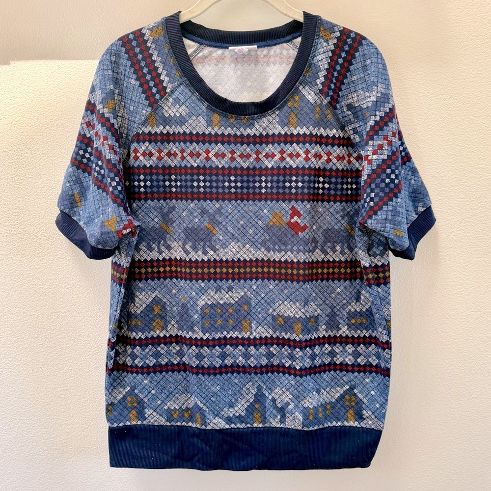 Lularoe Women’s Blue Patterned Baggy T-Shirt.